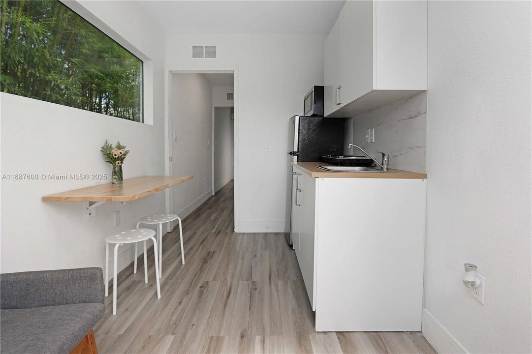 Под контрактом: $1,400 (1 спален, 1 ванн, 0 Квадратных фут)