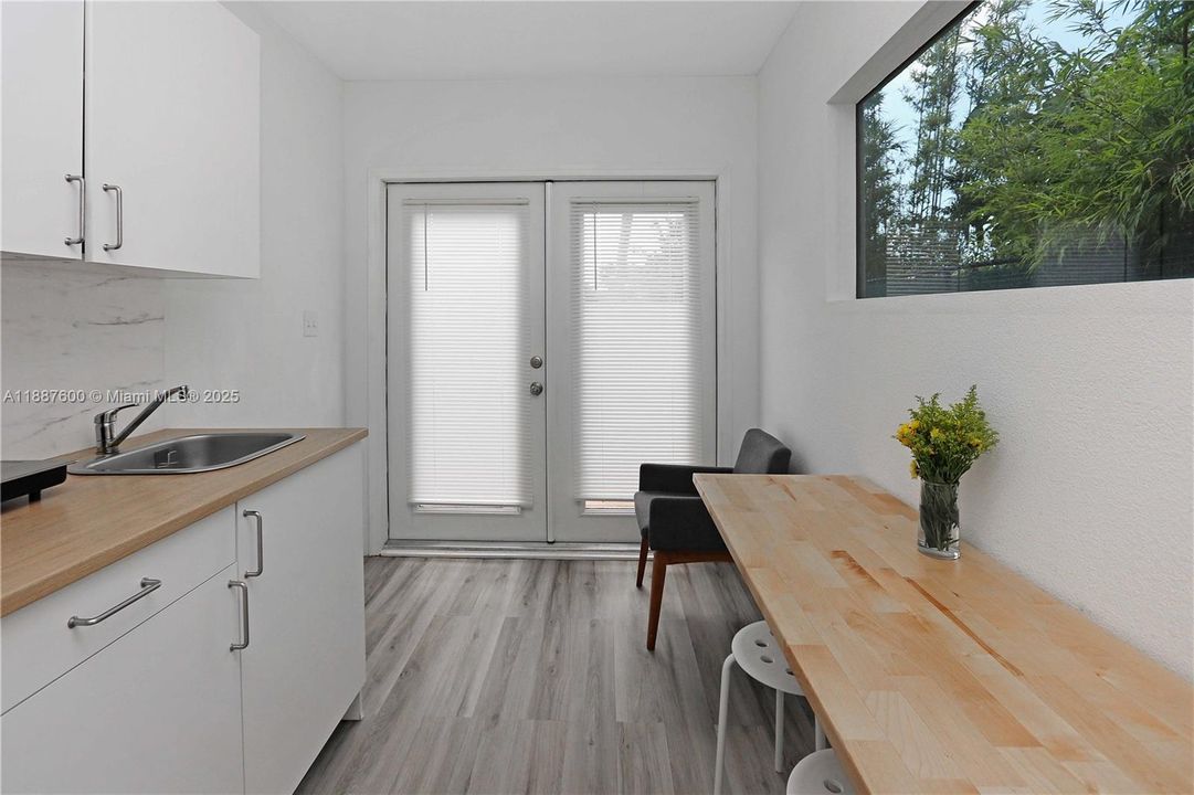 Под контрактом: $1,400 (1 спален, 1 ванн, 0 Квадратных фут)