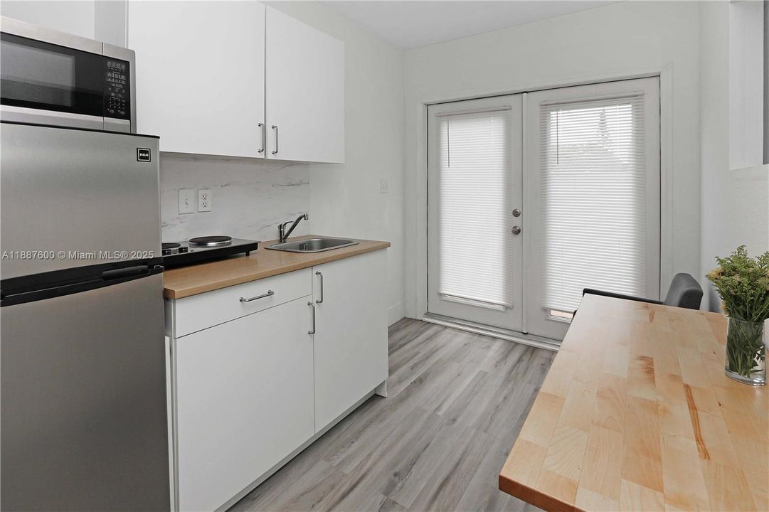 Под контрактом: $1,400 (1 спален, 1 ванн, 0 Квадратных фут)