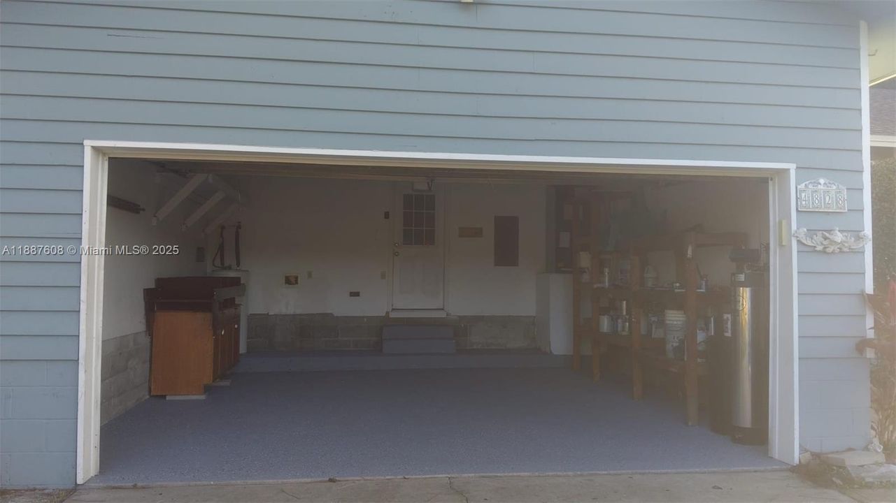 For Sale: $320,000 (3 beds, 2 baths, 1337 Square Feet)