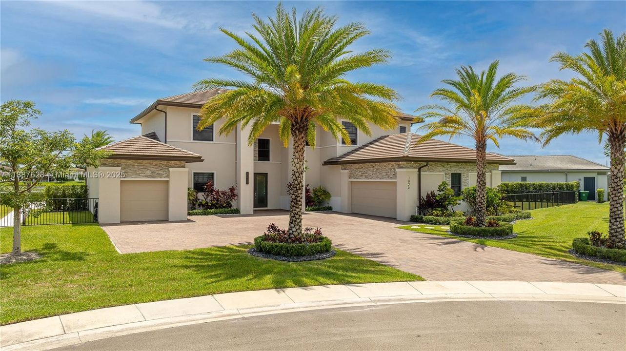 Active With Contract: $2,700,000 (6 beds, 6 baths, 4501 Square Feet)