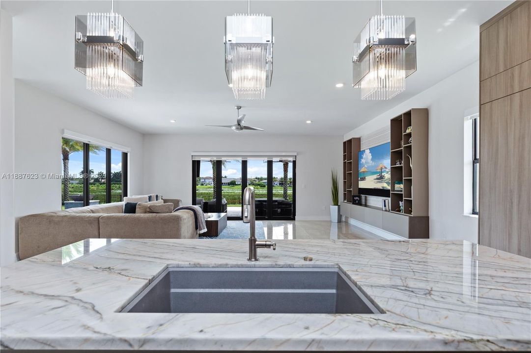 Active With Contract: $2,700,000 (6 beds, 6 baths, 4501 Square Feet)