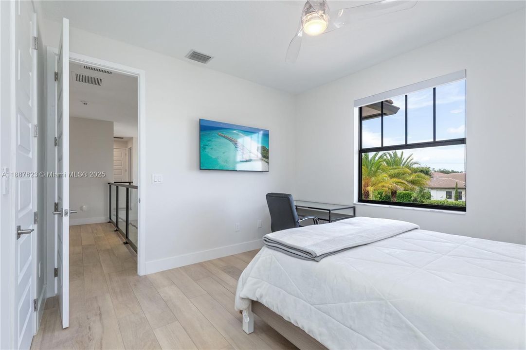 Bedroom (3rd bedroom en suite upstairs)