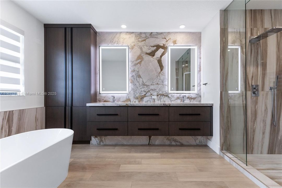 Active With Contract: $2,700,000 (6 beds, 6 baths, 4501 Square Feet)