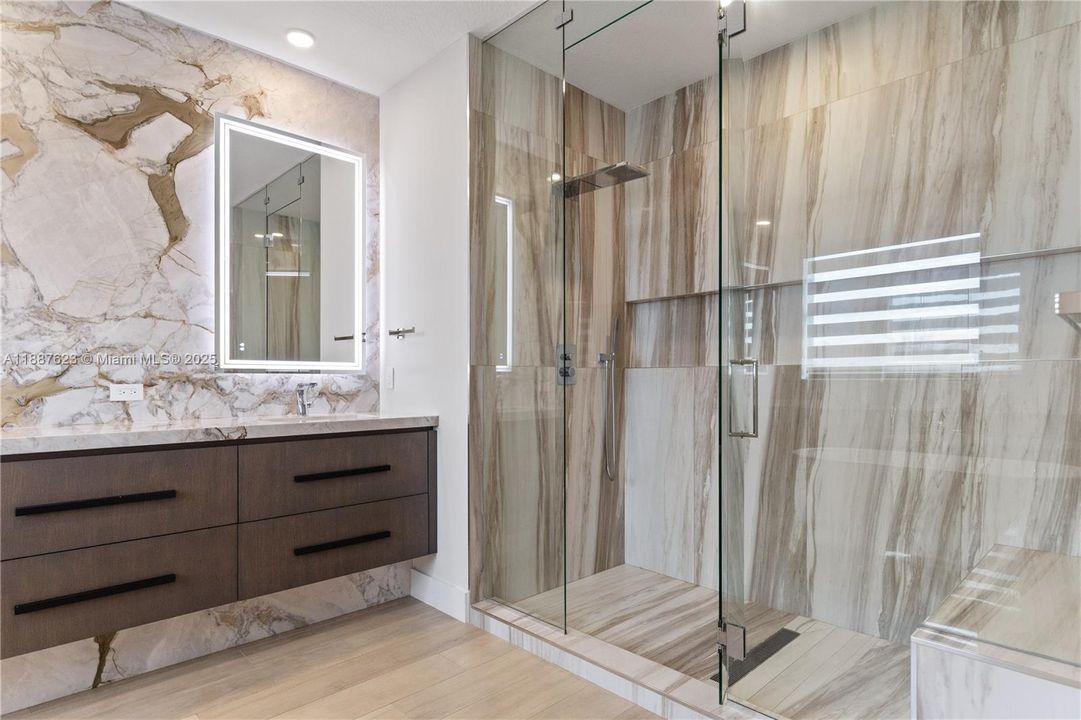 Active With Contract: $2,700,000 (6 beds, 6 baths, 4501 Square Feet)