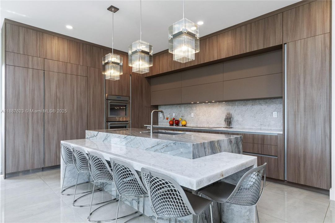 Active With Contract: $2,700,000 (6 beds, 6 baths, 4501 Square Feet)