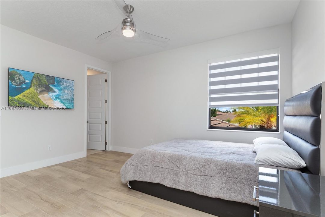 Bedroom (2nd bedroom en suite upstairs)