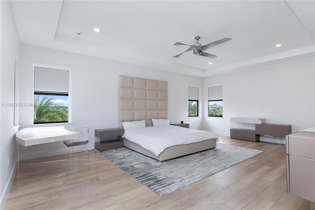 Active With Contract: $2,700,000 (6 beds, 6 baths, 4501 Square Feet)