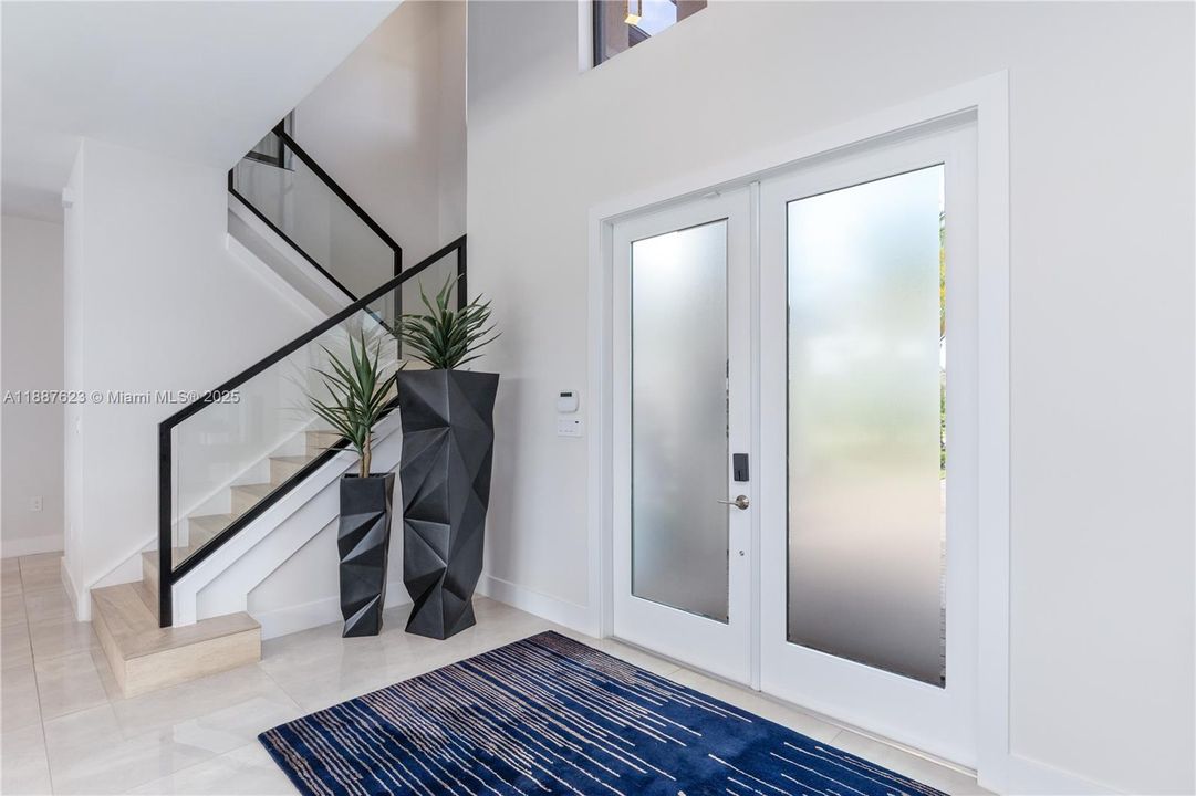 Active With Contract: $2,700,000 (6 beds, 6 baths, 4501 Square Feet)