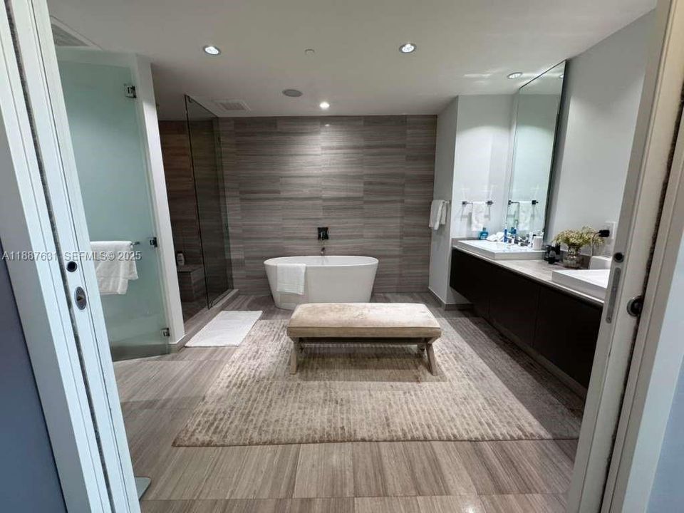 For Rent: $11,500 (4 beds, 5 baths, 2518 Square Feet)