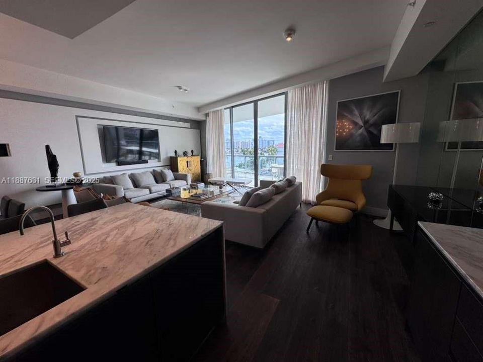 For Rent: $11,500 (4 beds, 5 baths, 2518 Square Feet)