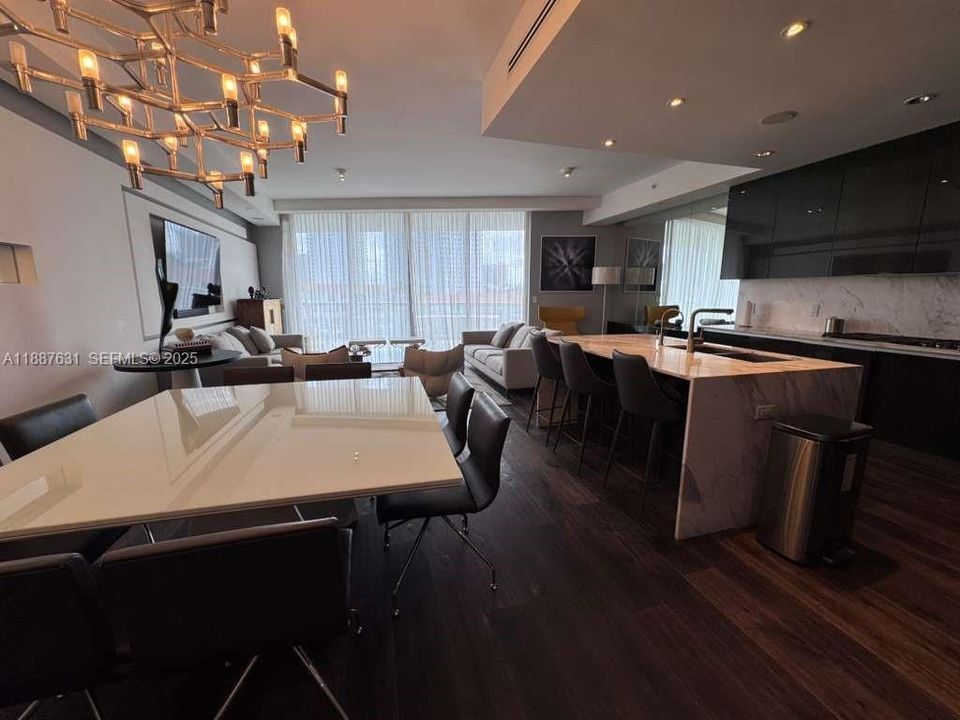 For Rent: $11,500 (4 beds, 5 baths, 2518 Square Feet)