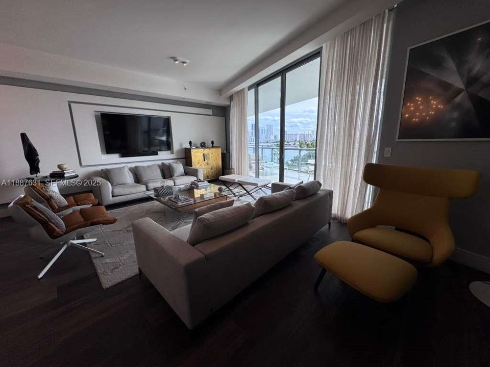 For Rent: $11,500 (4 beds, 5 baths, 2518 Square Feet)