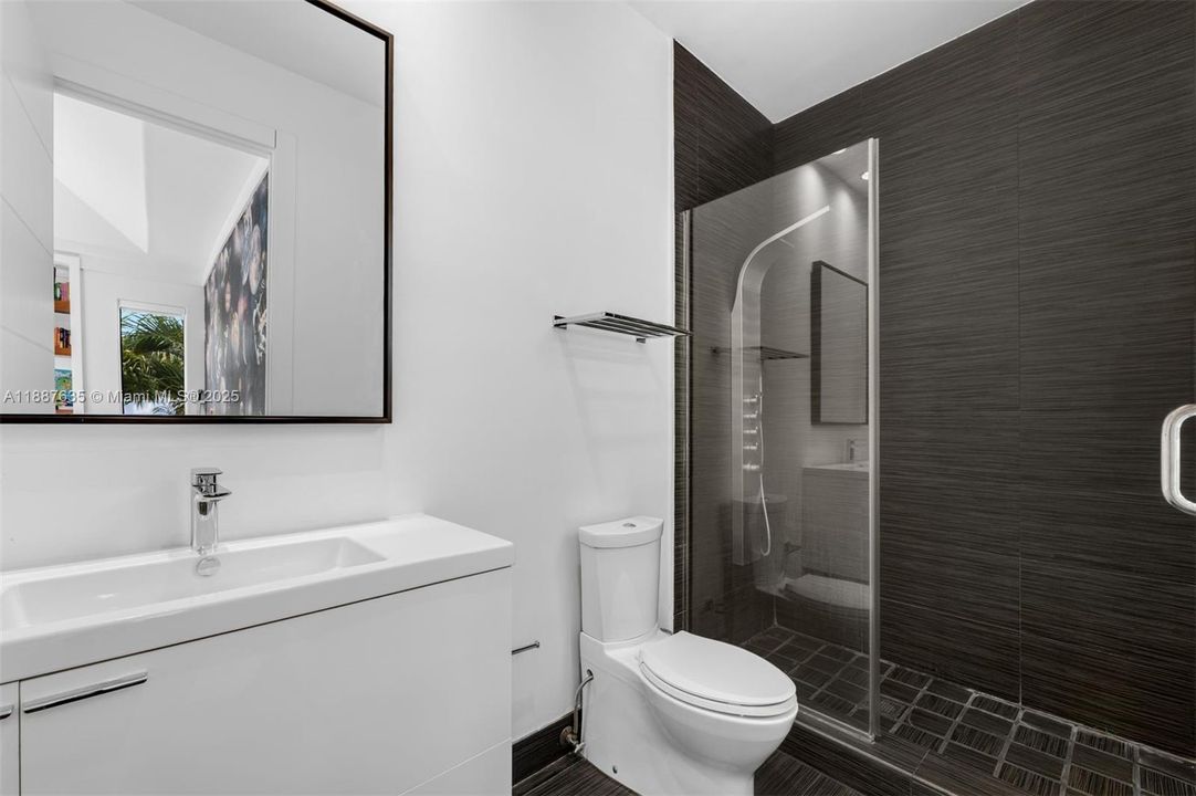 待售: $9,397,000 (6 贝兹, 7 浴室, 5528 平方英尺)