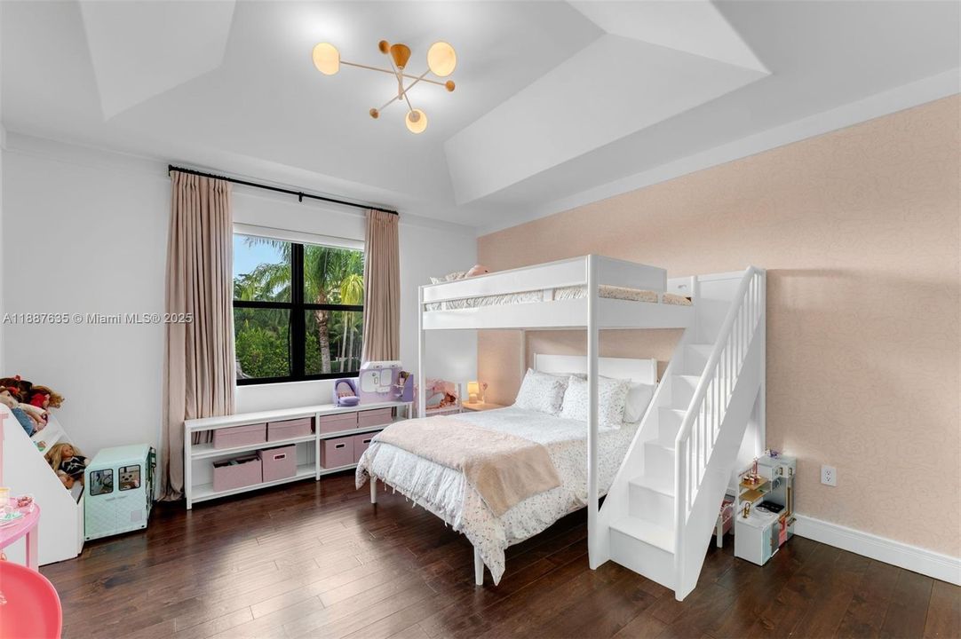 待售: $9,397,000 (6 贝兹, 7 浴室, 5528 平方英尺)