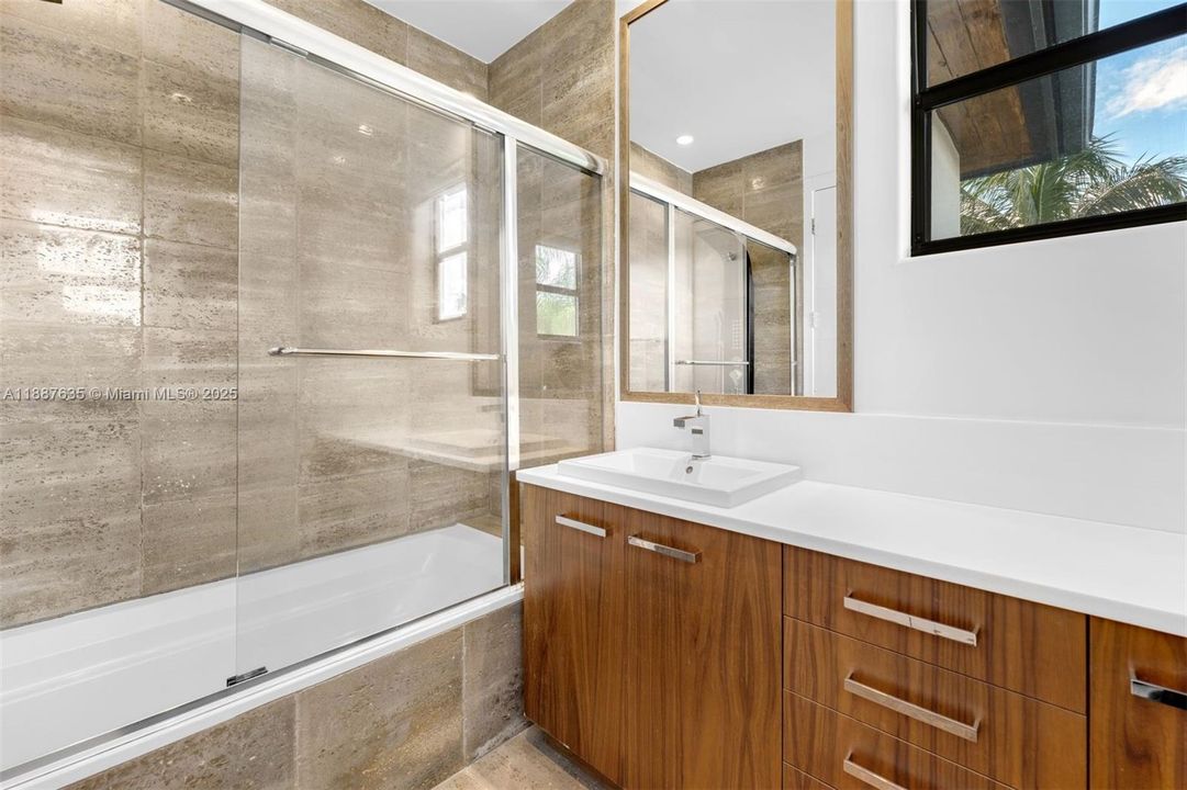 待售: $9,397,000 (6 贝兹, 7 浴室, 5528 平方英尺)