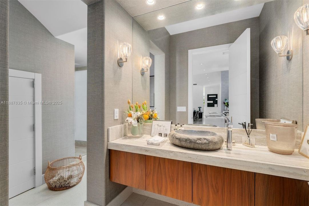 待售: $9,397,000 (6 贝兹, 7 浴室, 5528 平方英尺)