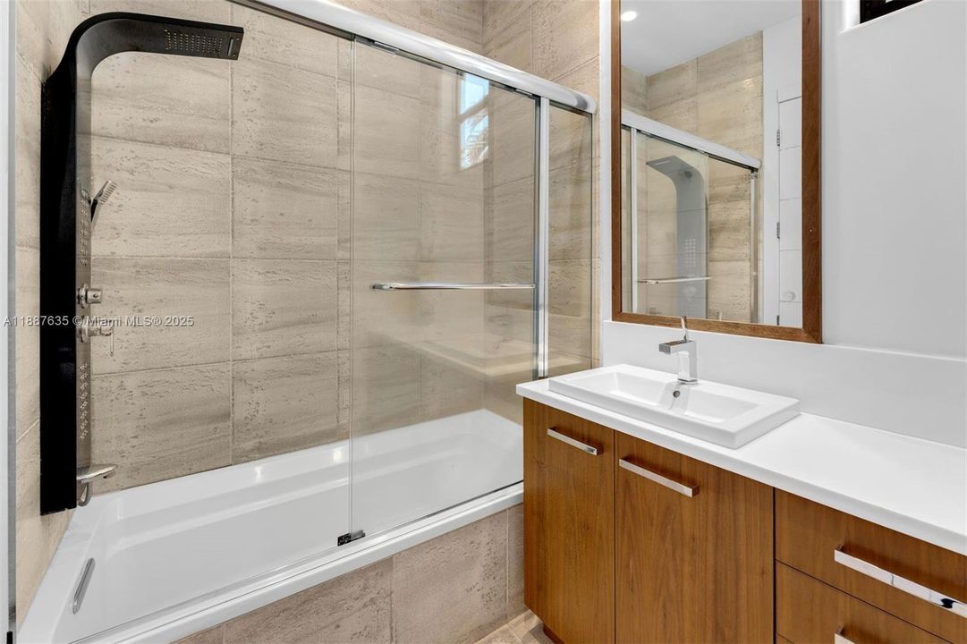 待售: $9,397,000 (6 贝兹, 7 浴室, 5528 平方英尺)