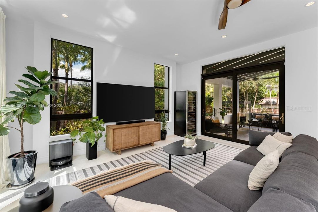 待售: $9,397,000 (6 贝兹, 7 浴室, 5528 平方英尺)