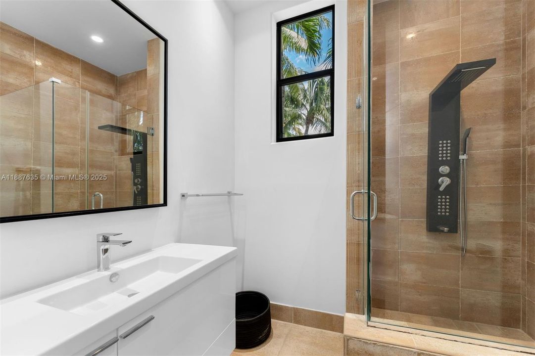 待售: $9,397,000 (6 贝兹, 7 浴室, 5528 平方英尺)