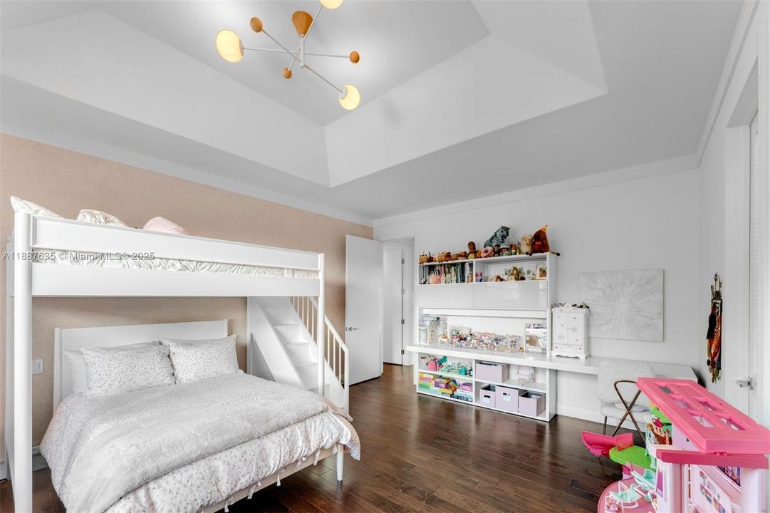 待售: $9,397,000 (6 贝兹, 7 浴室, 5528 平方英尺)