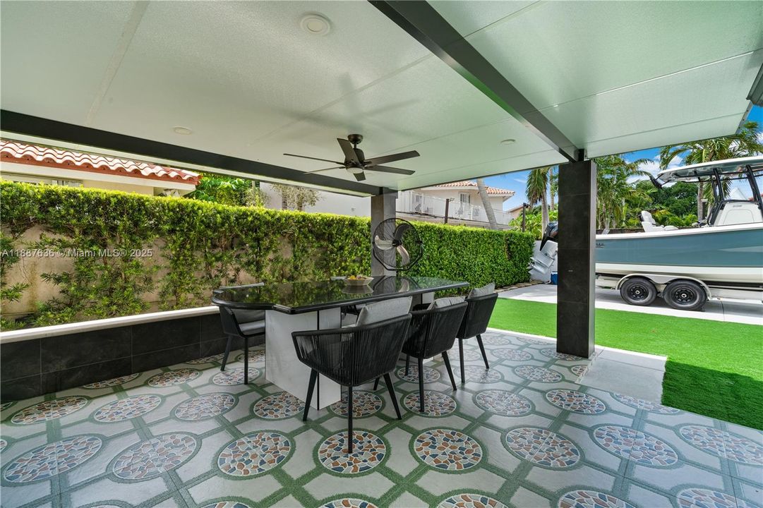 Recently Sold: $1,800,000 (4 beds, 3 baths, 3255 Square Feet)