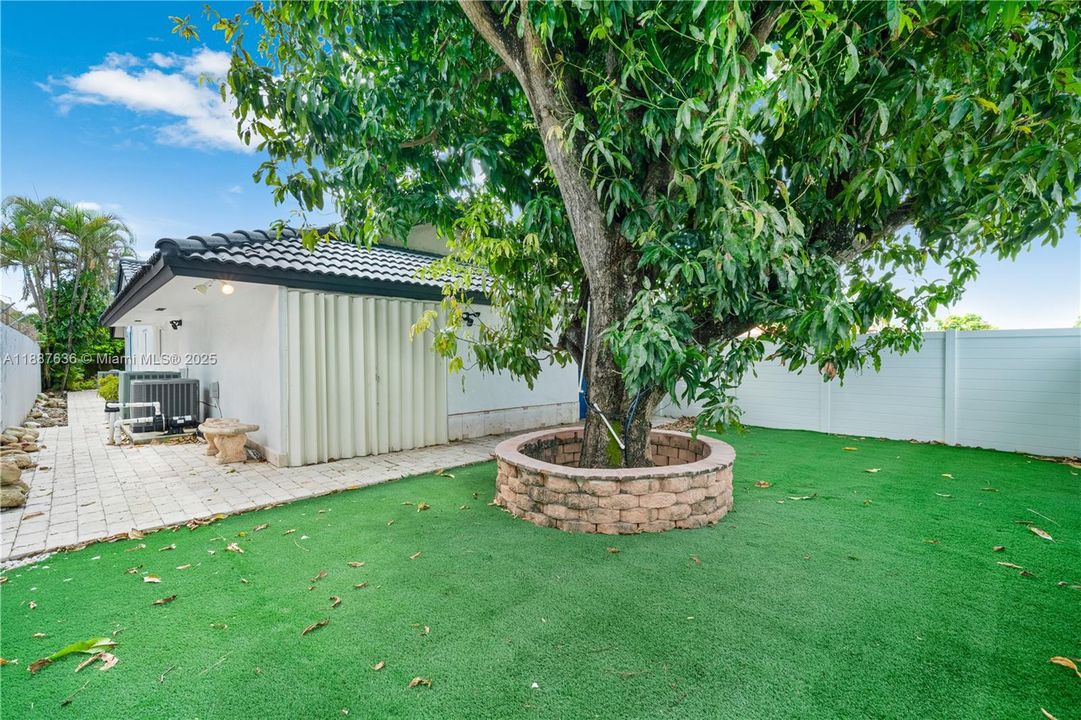 Recently Sold: $1,800,000 (4 beds, 3 baths, 3255 Square Feet)