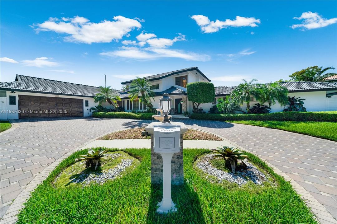 Recently Sold: $1,800,000 (4 beds, 3 baths, 3255 Square Feet)