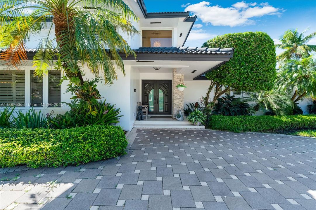 Recently Sold: $1,800,000 (4 beds, 3 baths, 3255 Square Feet)