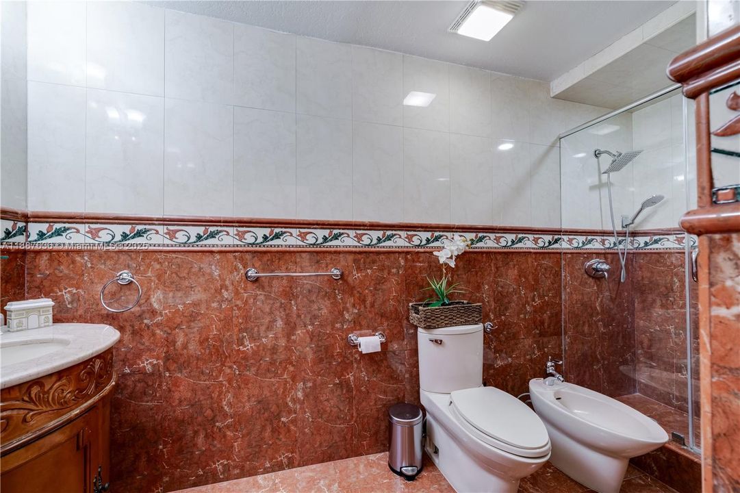 Recently Sold: $1,800,000 (4 beds, 3 baths, 3255 Square Feet)