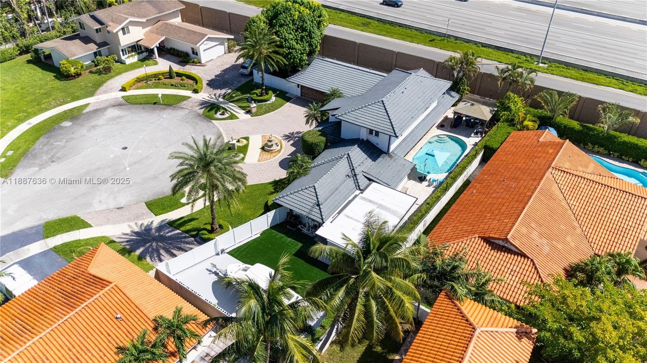 Recently Sold: $1,800,000 (4 beds, 3 baths, 3255 Square Feet)