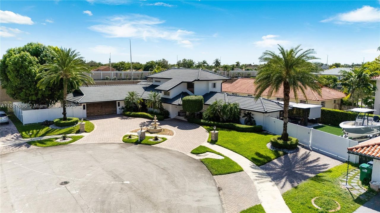 Recently Sold: $1,800,000 (4 beds, 3 baths, 3255 Square Feet)