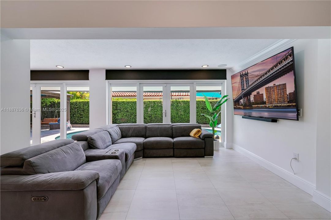 Recently Sold: $1,800,000 (4 beds, 3 baths, 3255 Square Feet)