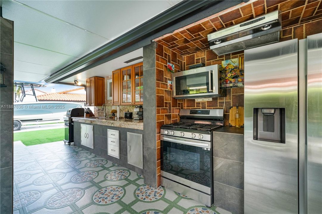 Recently Sold: $1,800,000 (4 beds, 3 baths, 3255 Square Feet)