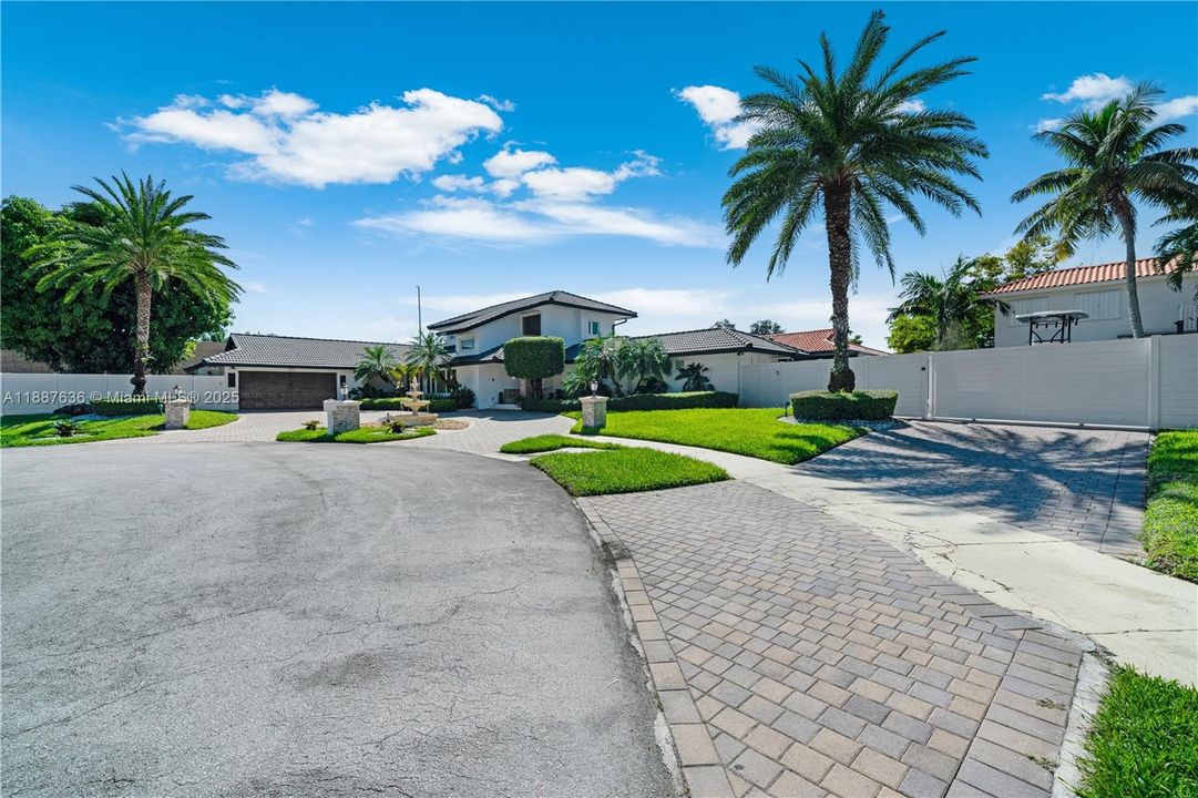 Recently Sold: $1,800,000 (4 beds, 3 baths, 3255 Square Feet)