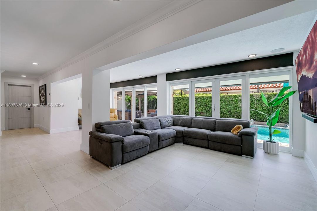 Recently Sold: $1,800,000 (4 beds, 3 baths, 3255 Square Feet)