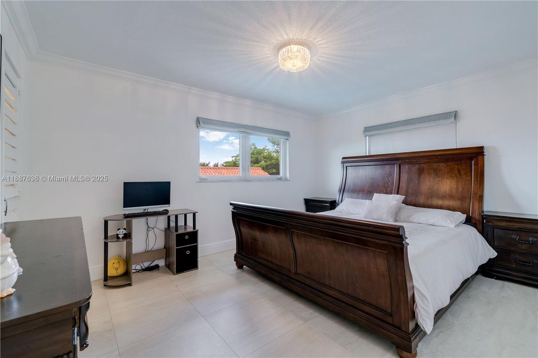 Recently Sold: $1,800,000 (4 beds, 3 baths, 3255 Square Feet)