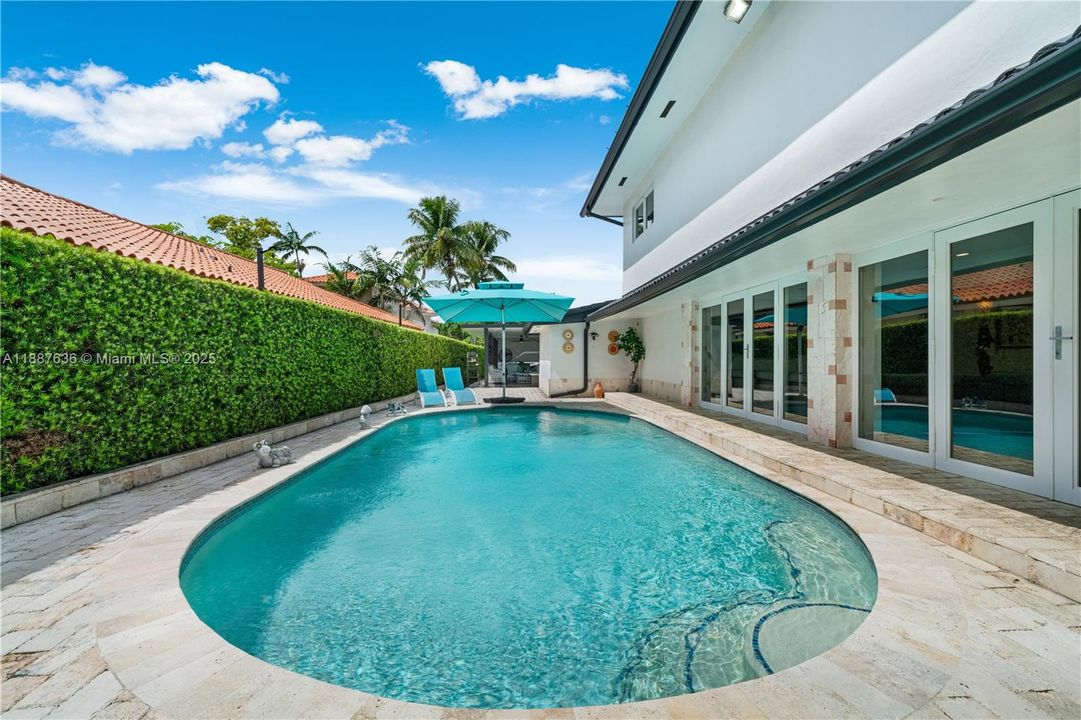 Recently Sold: $1,800,000 (4 beds, 3 baths, 3255 Square Feet)