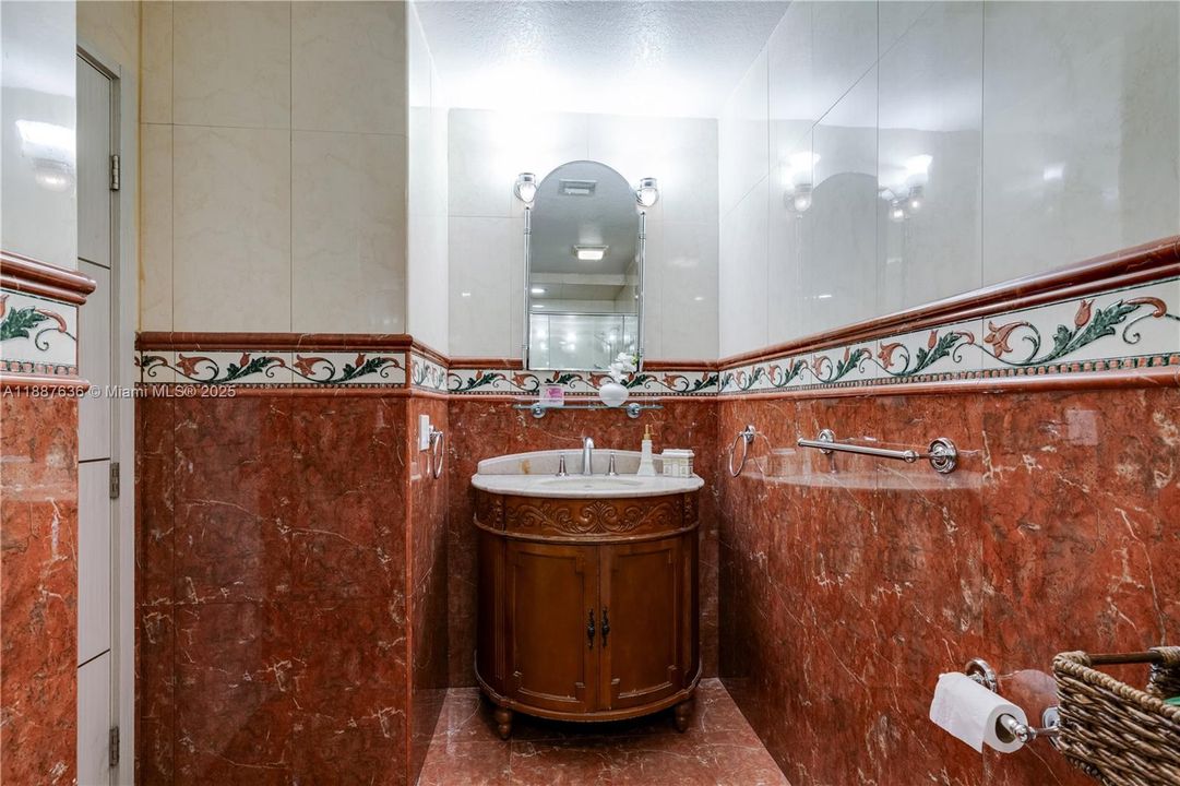 Recently Sold: $1,800,000 (4 beds, 3 baths, 3255 Square Feet)