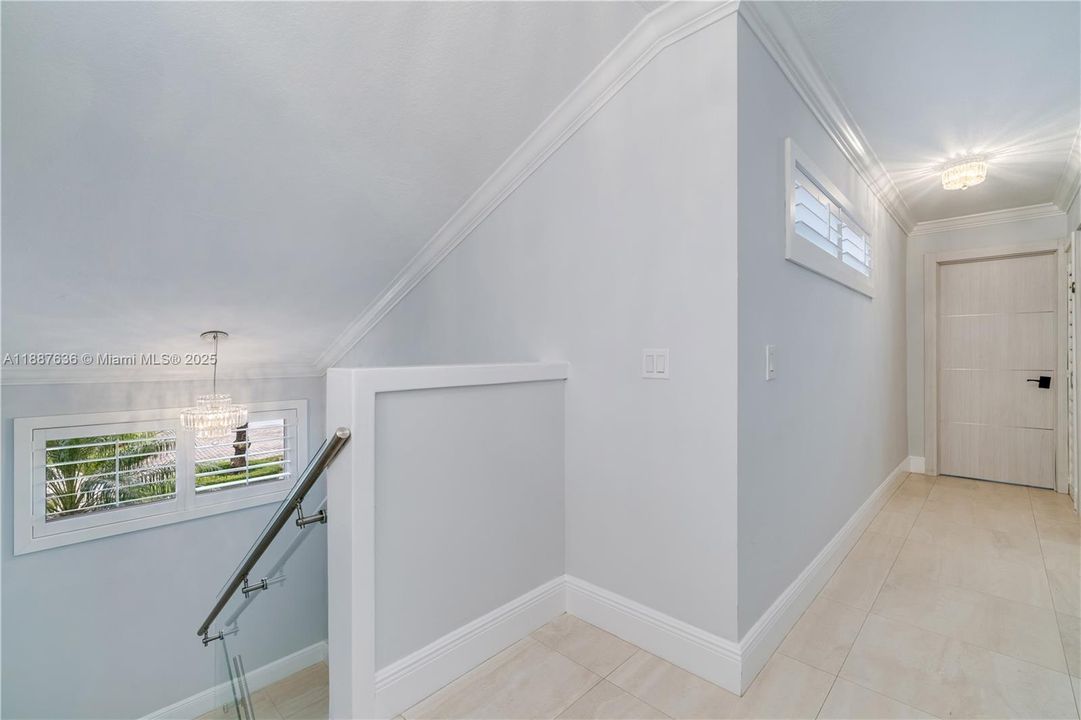 Recently Sold: $1,800,000 (4 beds, 3 baths, 3255 Square Feet)