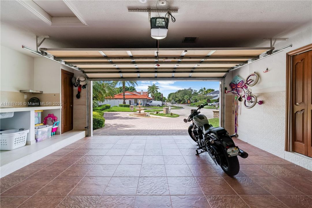 Recently Sold: $1,800,000 (4 beds, 3 baths, 3255 Square Feet)