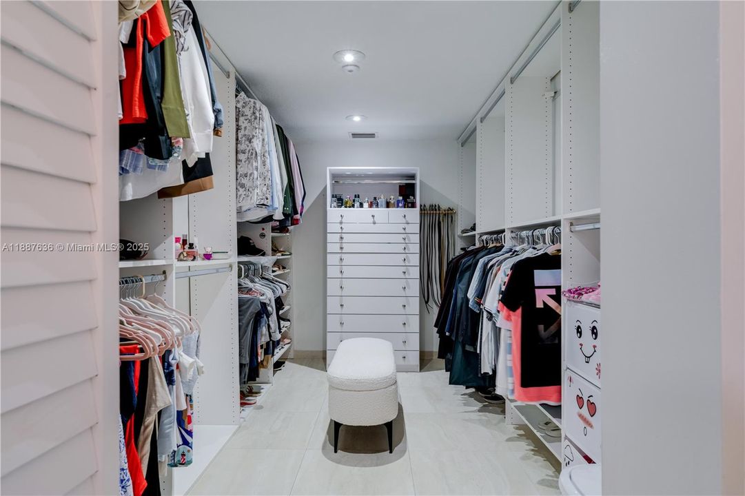 Recently Sold: $1,800,000 (4 beds, 3 baths, 3255 Square Feet)