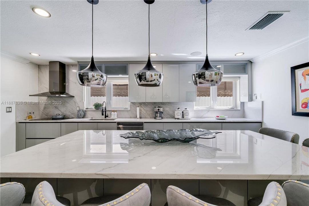 Recently Sold: $1,800,000 (4 beds, 3 baths, 3255 Square Feet)