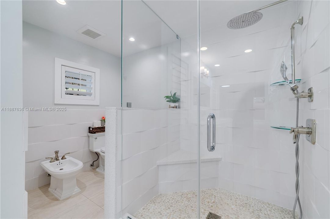 Recently Sold: $1,800,000 (4 beds, 3 baths, 3255 Square Feet)