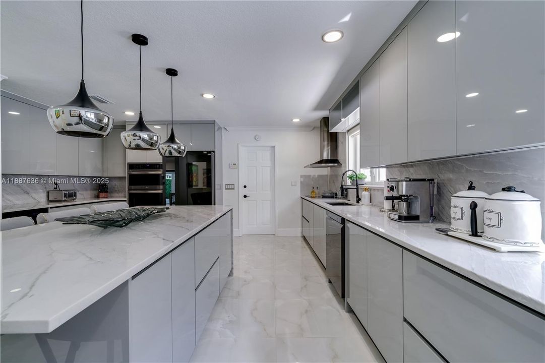 Recently Sold: $1,800,000 (4 beds, 3 baths, 3255 Square Feet)