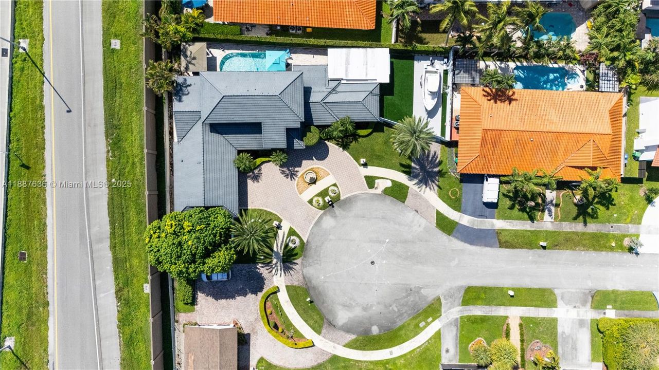 Recently Sold: $1,800,000 (4 beds, 3 baths, 3255 Square Feet)