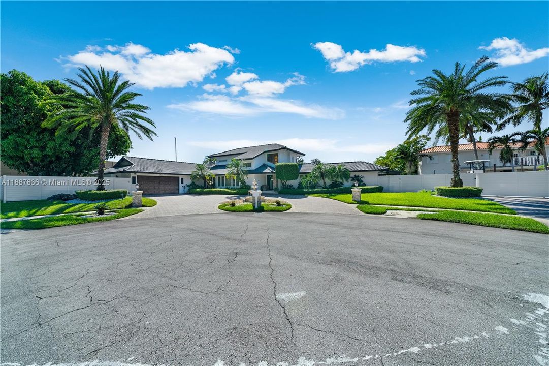 Recently Sold: $1,800,000 (4 beds, 3 baths, 3255 Square Feet)