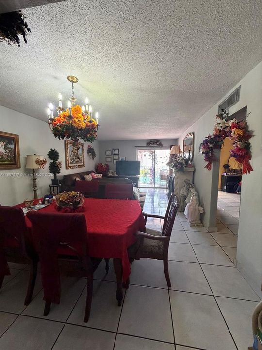 Activo con contrato: $220,000 (2 camas, 1 baños, 998 Pies cuadrados)