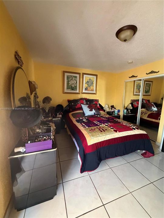 Activo con contrato: $220,000 (2 camas, 1 baños, 998 Pies cuadrados)