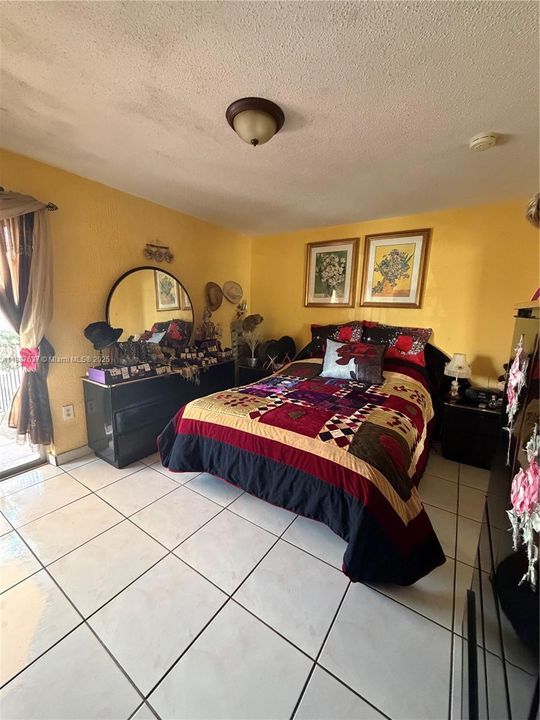 Activo con contrato: $220,000 (2 camas, 1 baños, 998 Pies cuadrados)